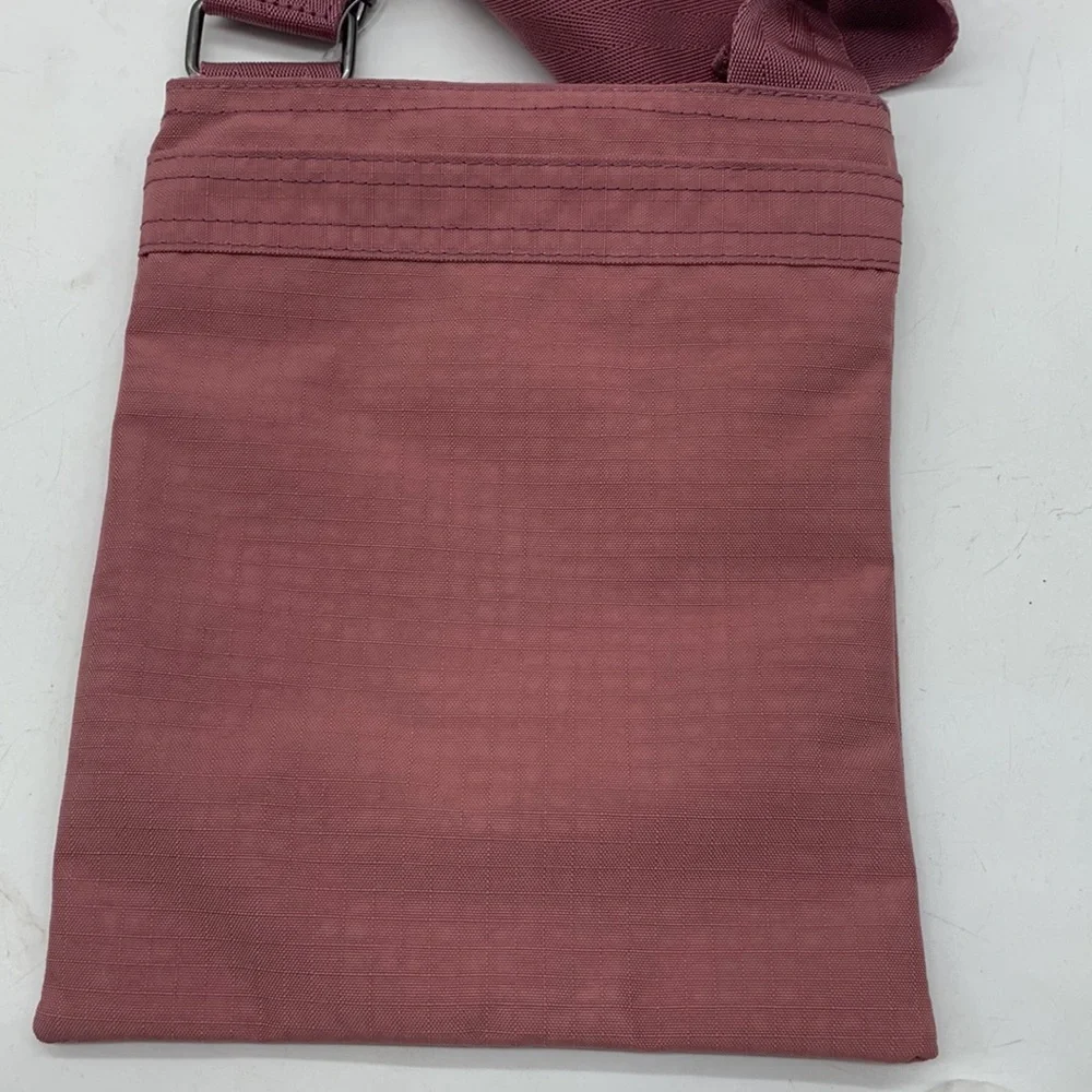 Dakine NWT Rose Blush Mauve Colored Nylon Crossbody Bag NYB4158 - Picture 3 of 9